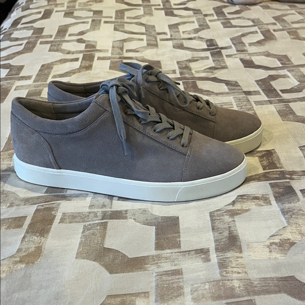 NWOTs 👟 Vince Gray Suede Sneakers